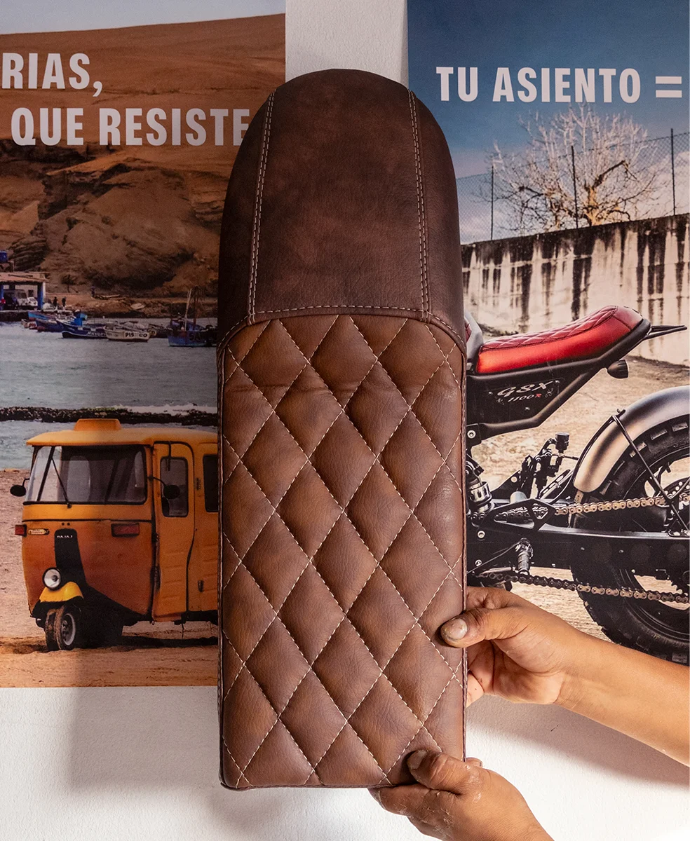 tapizado_moto_personalizado_marron